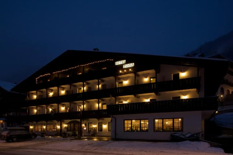 Hotel Diana main