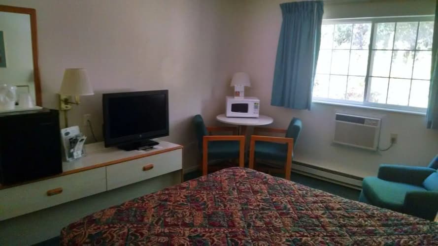 Mountain Host Motor Inn 3