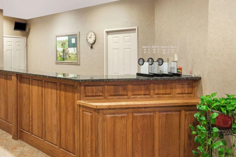 Ramada By Wyndham Shelbyville/louisville East 3