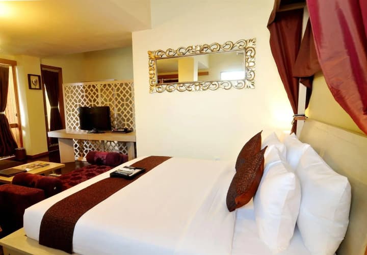 Marbella Pool Suite 3