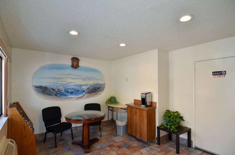 Days Inn by Wyndham Victorville 3