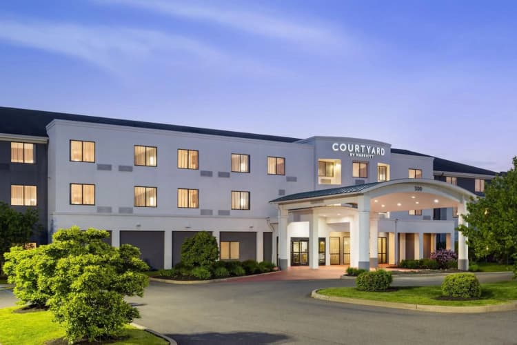 Courtyard By Marriott Kingston main
