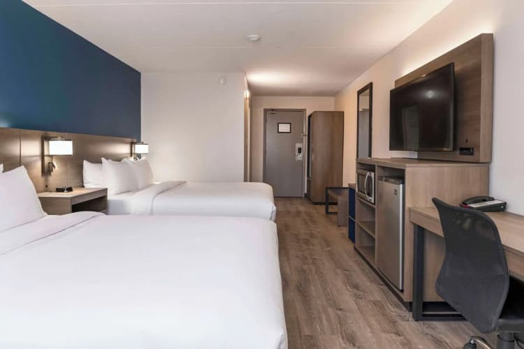 Comfort Suites Kingston Central 5