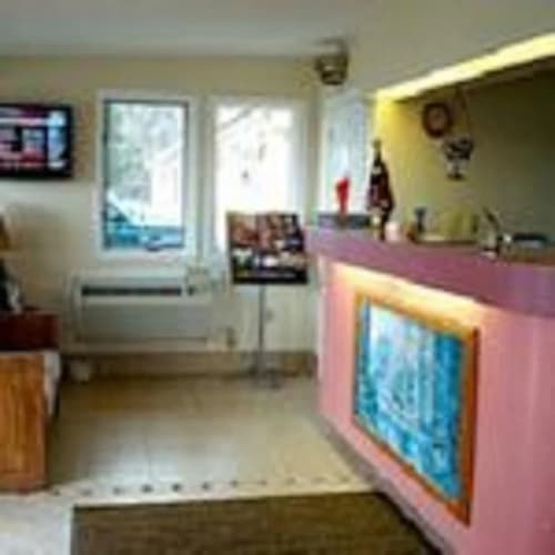 The Whispering Pines Motel Whitestone 2