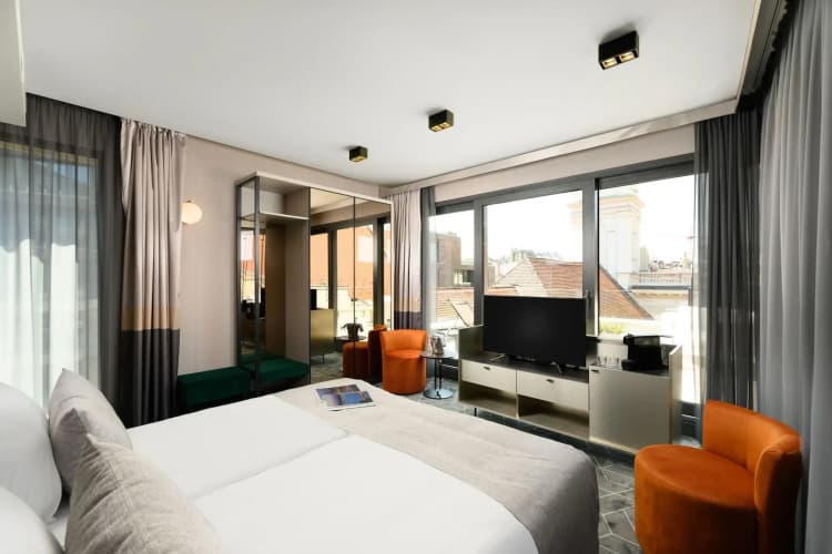 Hotel Emerald & Suites By Continental Group 4