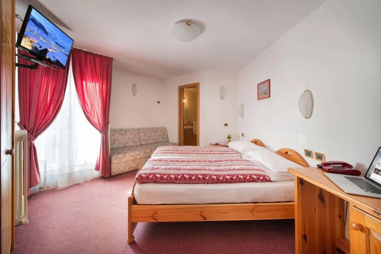 Alpen Village Hotel 4