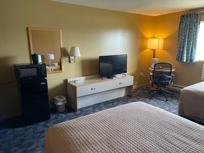 Lakeside Motor Inn 4