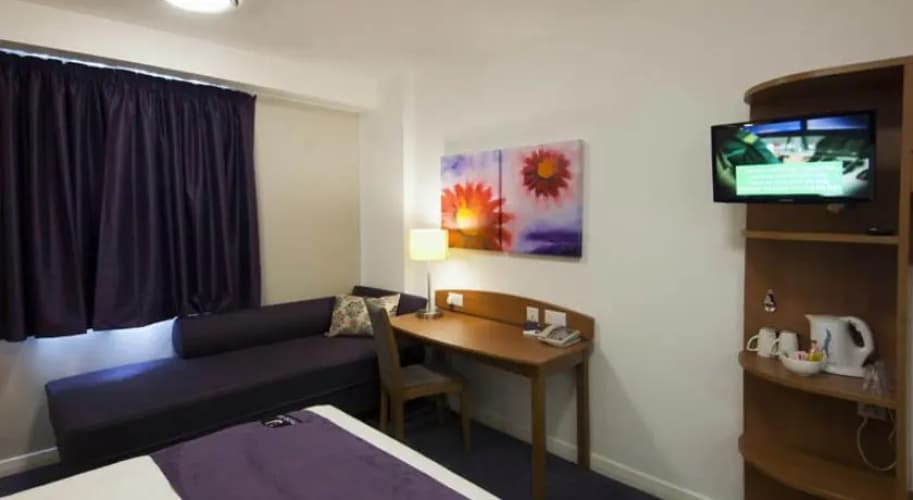 Premier Inn Luton South M1, J9 3