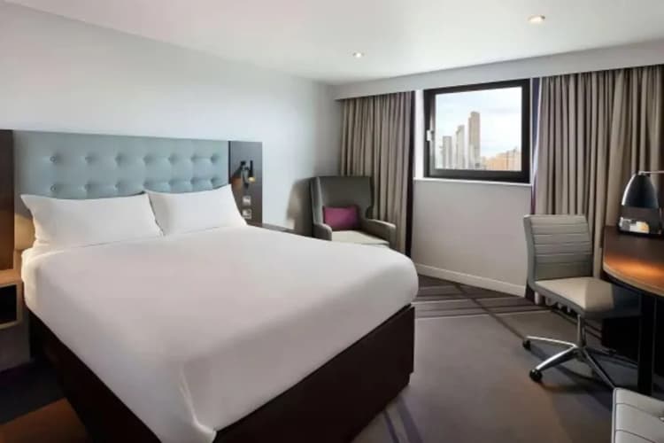 Premier Inn Manchester (Wilmslow) 2