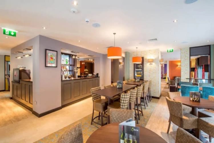 Premier Inn Manchester City Centre West Hotel 5