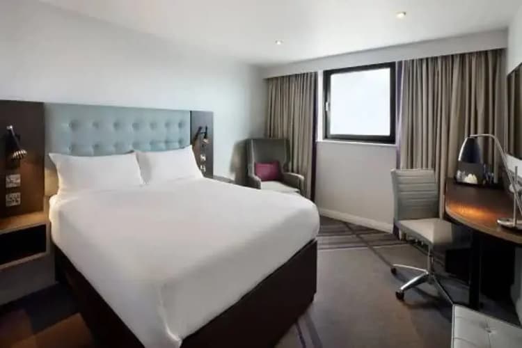 Premier Inn Edinburgh (Princes Street) 5