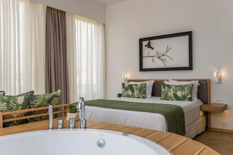 Kalamaki Luxury Suites 4