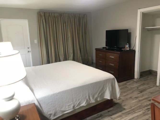 Bay Breeze Inn 4