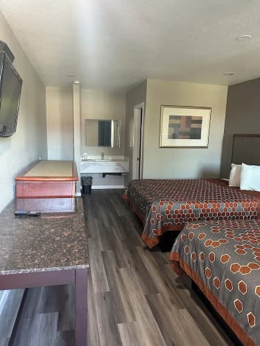 Royal Motel Tracy Llc 5