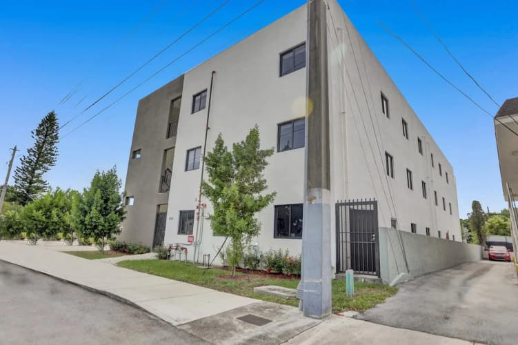 Renzzi Wynwood Apartments main