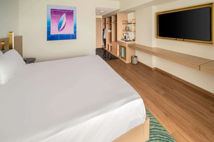 Dolce by Wyndham Hollywood 3