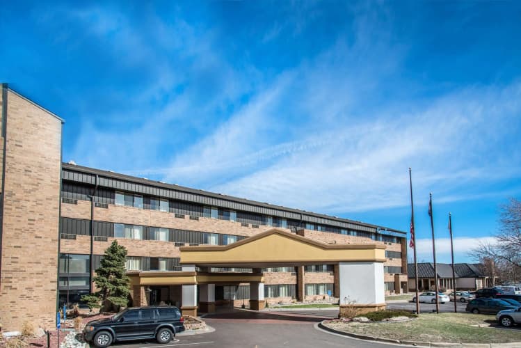 Comfort Inn & Suites Stapleton 2