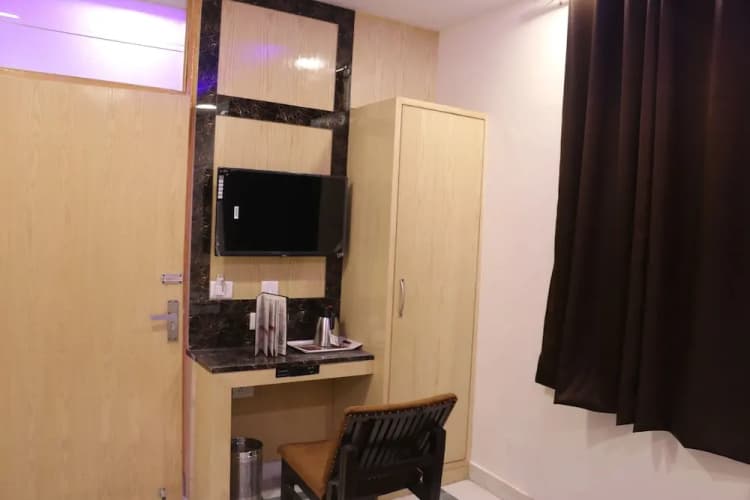 Hotel The Karlo Kastle 5