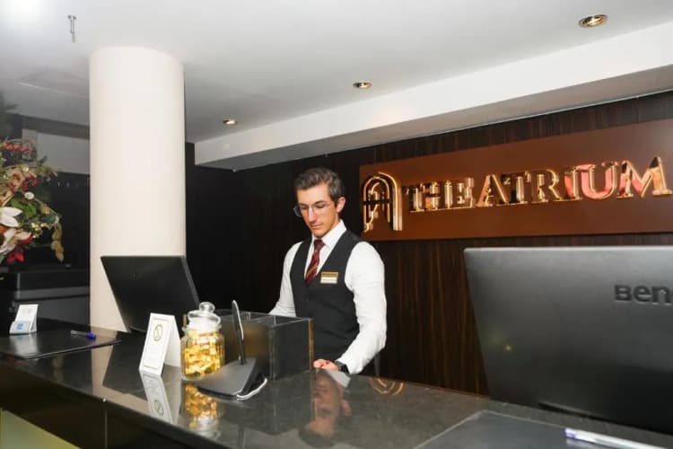 The Atrium Hotel 4
