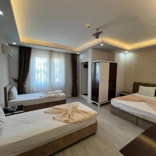 Grand Black Hotel 4
