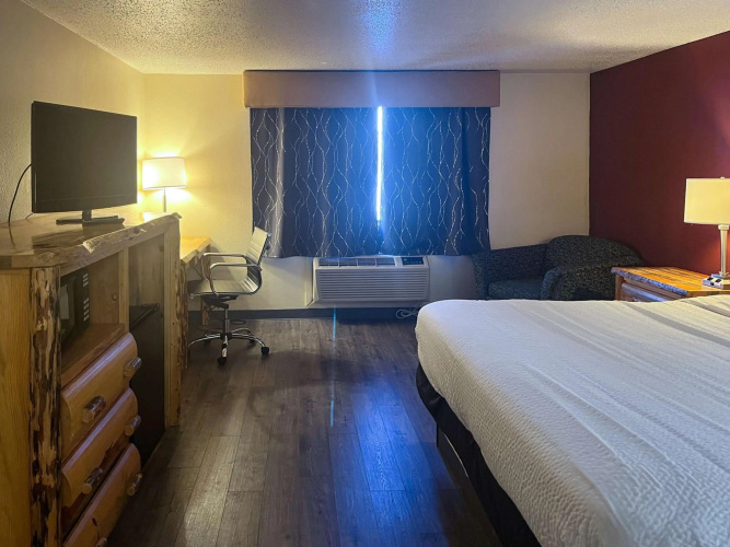 Ramada by Wyndham Butte 4