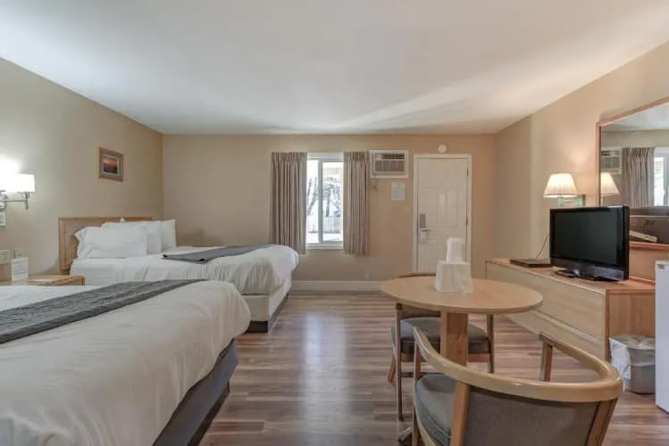 Shasta Pines Motel & Suites 3