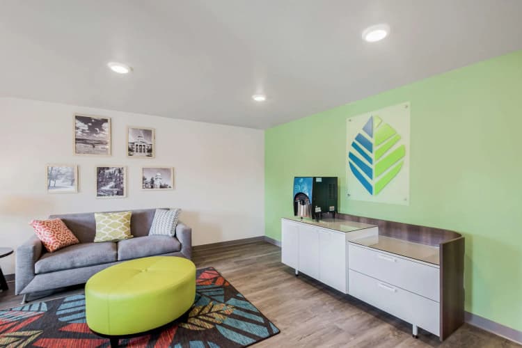 Woodspring Suites Chicago Addison 4