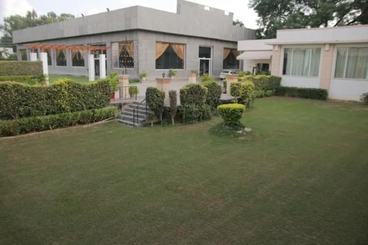 Opulent By Udman Chattarpur 2