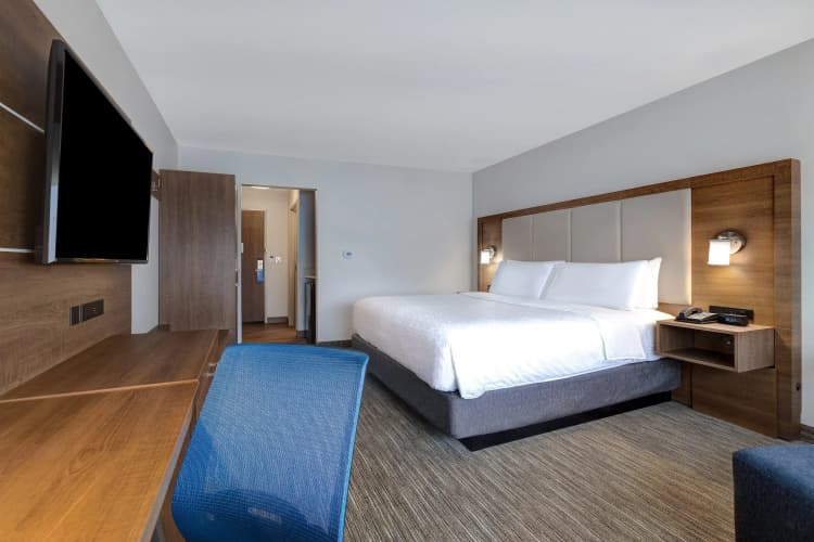 Holiday Inn Express & Suites Detroit - Dearborn 4