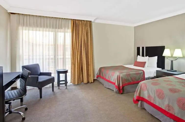 Ramada by Wyndham Los Angeles/Downtown West 5