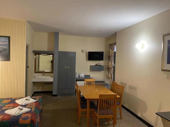 Gateway Motor Inn 5