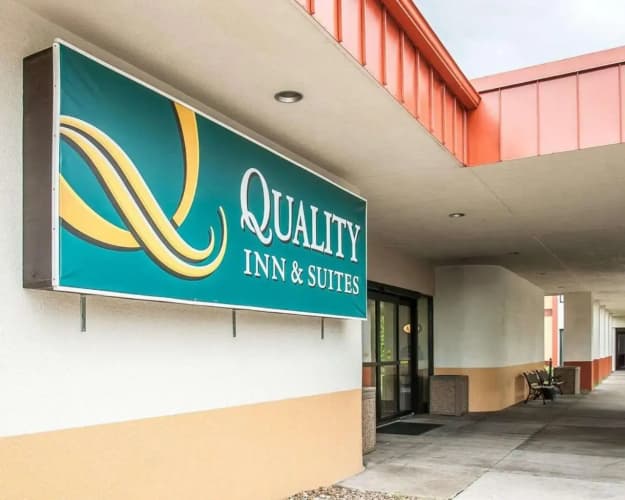 Quality Inn & Suites Kansas City I-435N Near Sports Complex 2