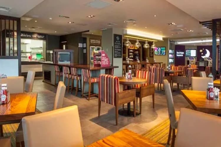 Premier Inn Wrexham Town Centre Hotel 4