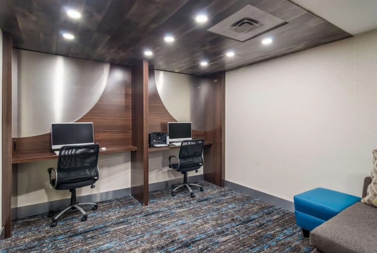 Comfort Inn & Suites 4