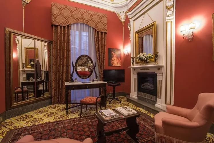 Palazzo Arone Dei Baroni Di Valentino 2