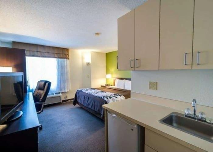 Sleep Inn Airport 4