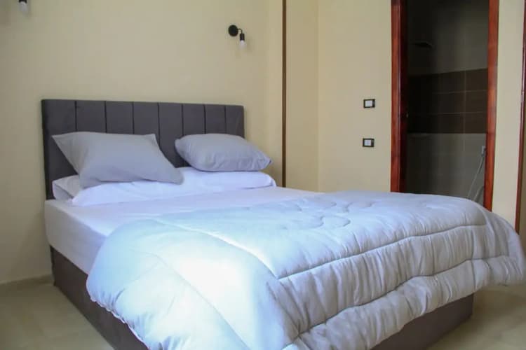 Pyramids Road Guest House main