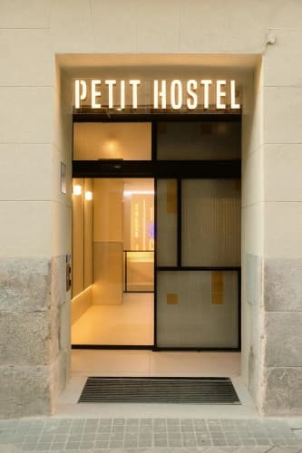 Petit Hostel Palacio Real main