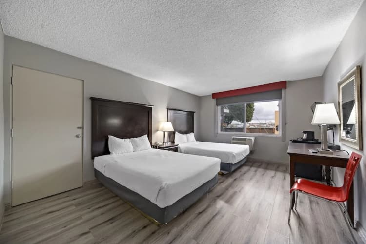 Royal Pagoda Motel 5