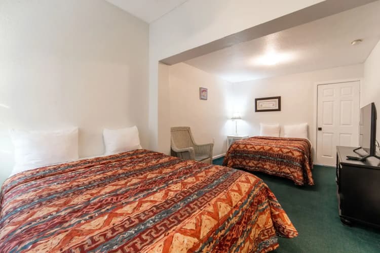 Captain's Table Lodge And Villas main