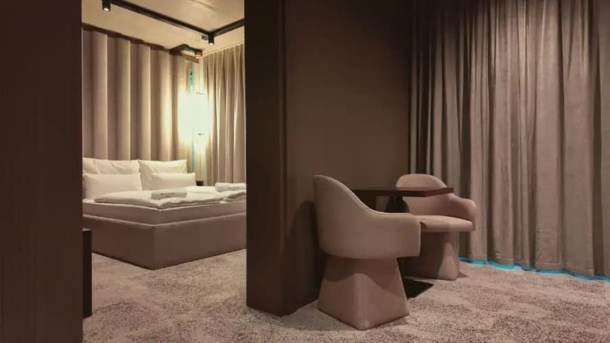 Bellman Hotel 5