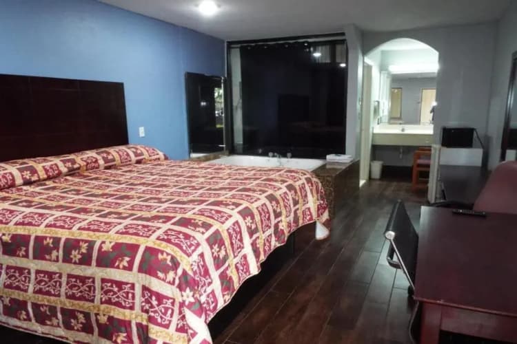 Luxury Inn 4