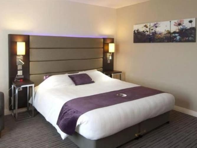 Premier Inn Lichfield City Centre 3