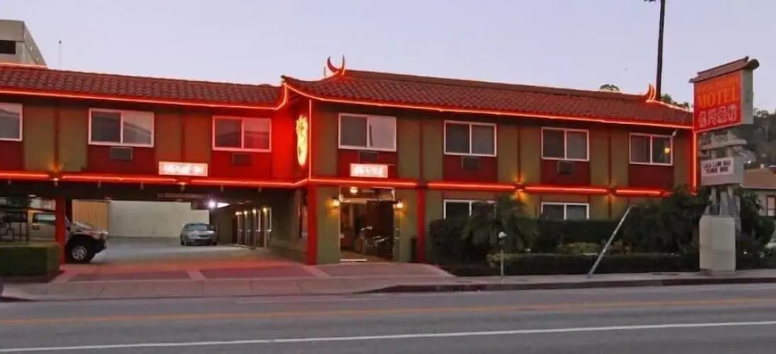 Royal Pagoda Motel main