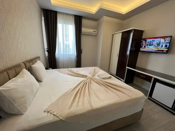 Grand Black Hotel 3