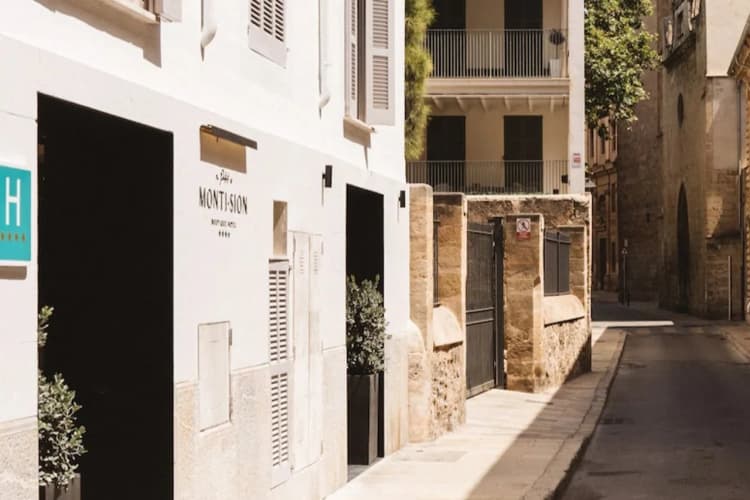 Boutique Hotel Petit Montisión 2