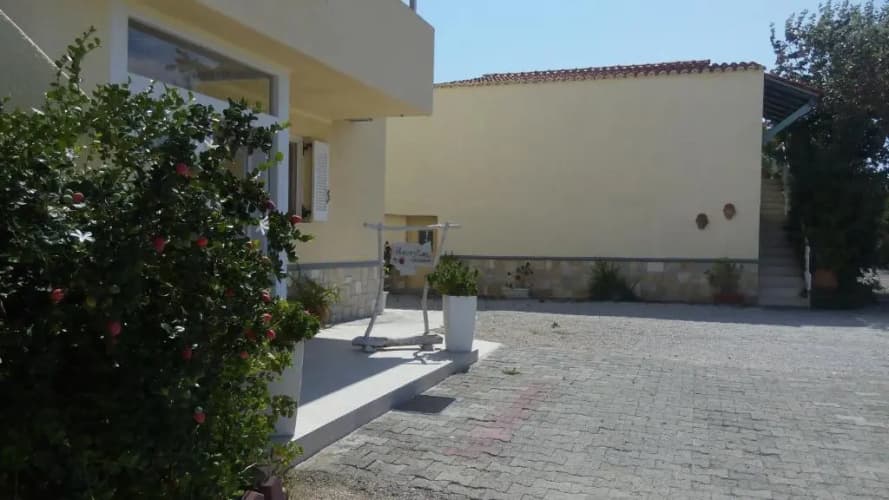 Leonidas Resort main
