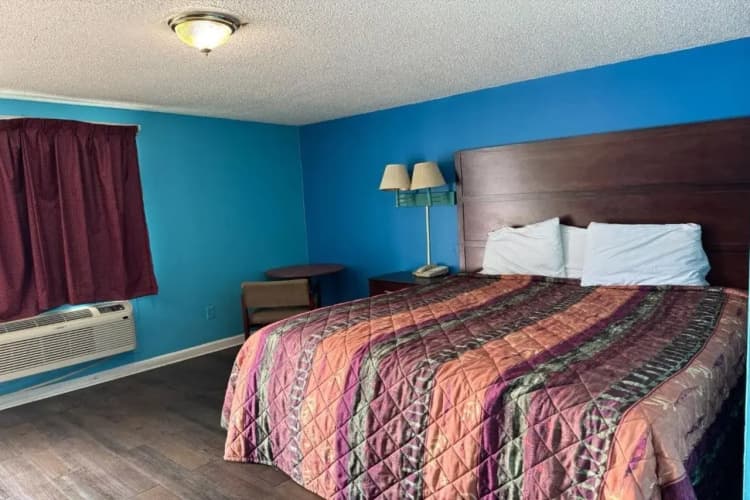Holiday Motel by Belvilla Cleveland, TN 2