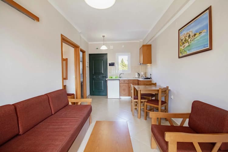 Robolla Beach Aparthotel 5