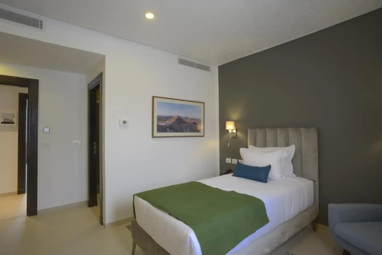 Maia Hotel Suites 5
